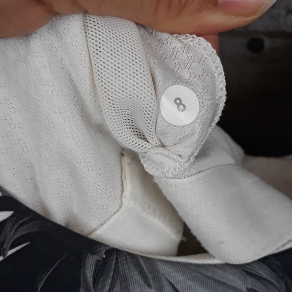 Lululemon Aria Tank ll - Picture 8 of 10